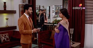 Simar (1609. ep.) 14.09.2016. – Prem dolazi kod Kapoorovih u kuću i daje Simar ček!