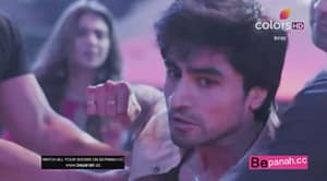 Bepannah – 100. ep. – Aditya pretuče momka koji maltretira Zoyu!