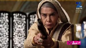 Ek Tha Raja Ek Thi Rani (182. ep.) 4.4.2016. – Bari Rani Maa pokuša da ubije Gayatri!