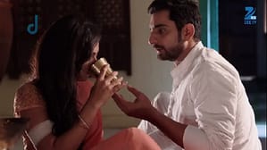 Ek Tha Raja Ek Thi Rani (62. ep.) 19.10.2015. – Laksh ošamari Swarnu, Gayatri se osvesti!