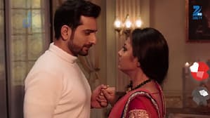 Ek Tha Raja Ek Thi Rani (67. ep.) 26.10.2015. – Rana ji stavlja nakit Gayatri!