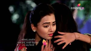 Swaragini (386. ep.) 17.08.2016. – Swara i Ragini se ujedinjuju da vrate brata i otkriju ucjenjivača!