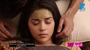 Ek Tha Raja Ek Thi Rani (462. ep.) 05.05.2017. – Raja gurne Rani sa litice, ona je u kritičnom stanju!