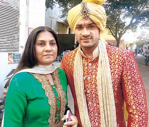 Mrunal s majkom Vidijom (source: mid-day.com)