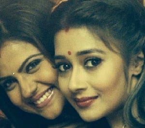 Vividha Kirti (Ambika) i Tina Dutta