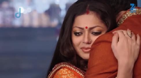 Ek Tha Raja Ek Thi Rani (80. ep.) 12.11.2015. – Rana ji izbacuje “Sulakshnu” iz sobe i grli Gayatri!