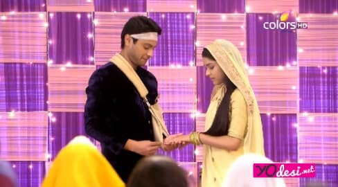 Ishq Ka Rang Safed (129. ep.) 05.01.2016. – Počinje vjeridba Viplava i Dhaani!