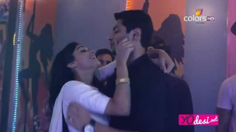 Ishq Ka Rang Safed i Thapki Pyaar Ki - 162. (Maha) epizoda - Dhaani je pijana!