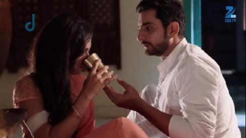 Ek Tha Raja Ek Thi Rani (62. ep.) 19.10.2015. – Laksh ošamari Swarnu, Gayatri se osvesti!