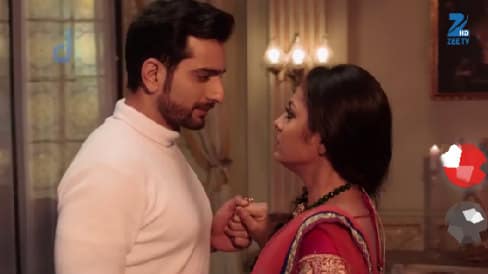 Ek Tha Raja Ek Thi Rani (67. ep.) 26.10.2015. – Rana ji stavlja nakit Gayatri!