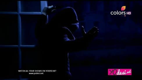Swaragini (387. ep.) 18.08.2016. - Ucjenjivač dolazi u Maheshwari kuću!