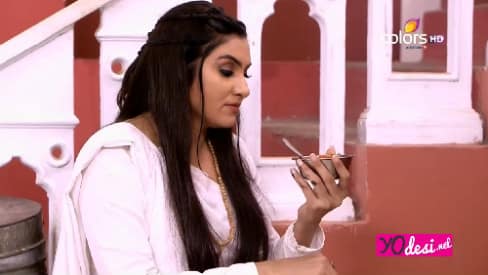 Ishq Ka Rang Safed (156. ep.) 05.02.2016. – Kanak stavlja otrov u Dhaaniinu hranu!