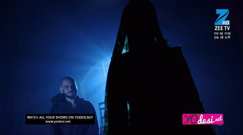 Ek Tha Raja Ek Thi Rani (451. ep.) 20.04.2017. – Kundan je razotkriven, pojavljuje se misteriozna žena!