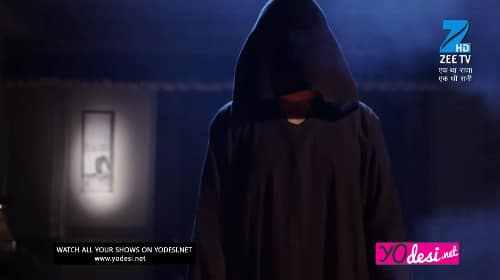 Ek Tha Raja Ek Thi Rani (457. ep.) 28.04.2017. – Misteriozni čovek želi da uništi Rani i njenu porodicu!