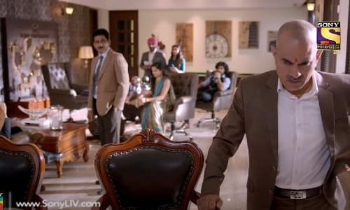 Yeh Pyaar Nahi Toh Kya Hai – 14. epizoda – KK shvata da ga je neko izdao!