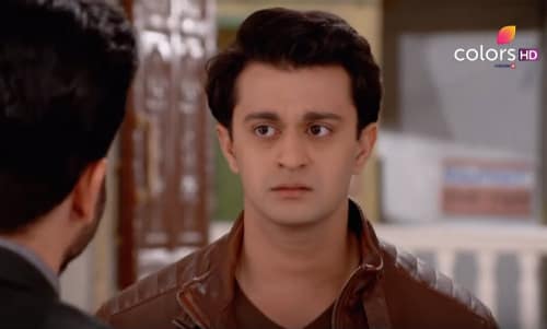 Simar (1606. ep.) 09.09.2016. – Piyush pred svim ukućanima govori da je Simarin sin!