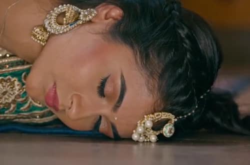 Mehndi Hai Rachne Waali – 29. epizoda – Palavi se onesvesti!