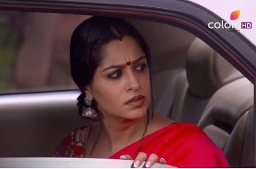 Simar (1298. ep.) 30.08.2016. – Simar vidi Prema sa Rosy, Piyush laže Simar!